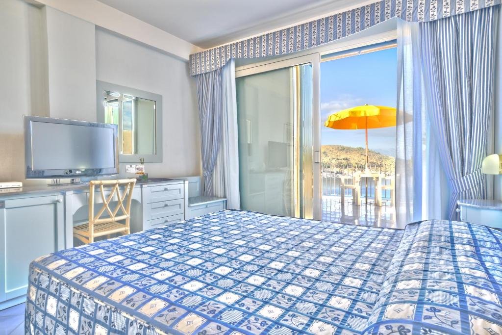 Standard Doppel Zimmer mit Meerblick Hotel Santa Caterina