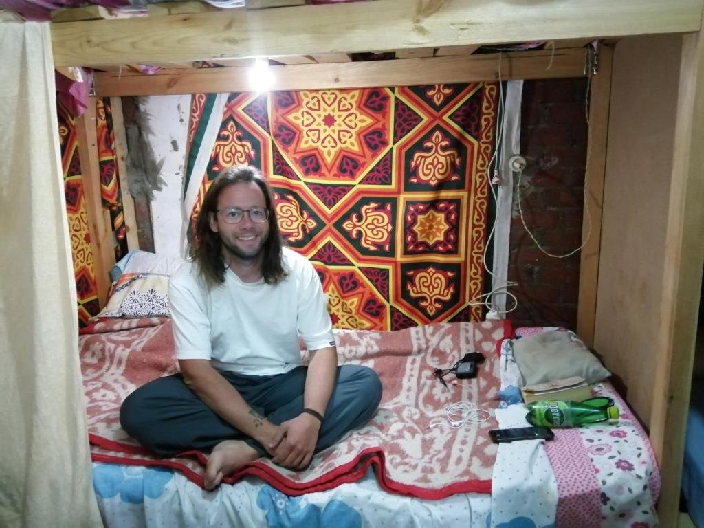 Cama en dormitorio compartido david hostel