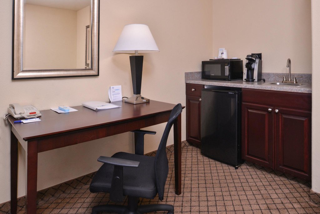 Deluxe Suite Holiday Inn Express Hotel & Suites San Antonio NW-Medical Area, an IHG Hotel