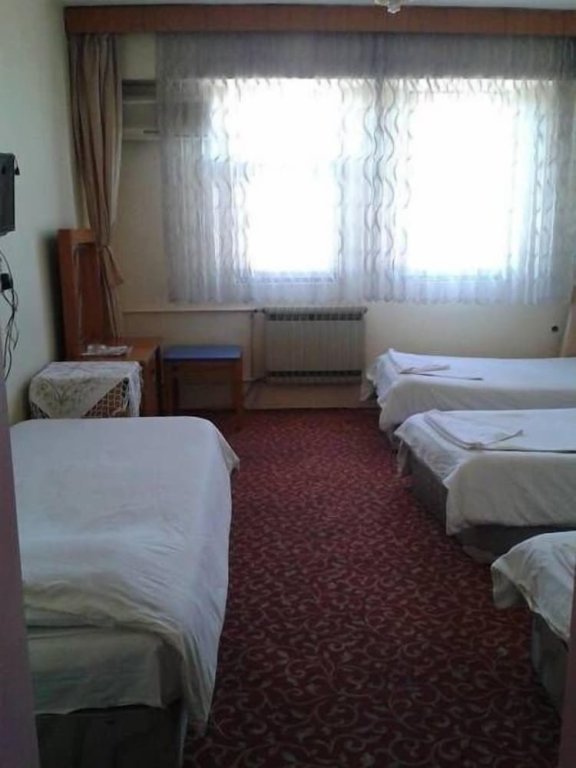 Standard Quadruple room Ekinci Otel