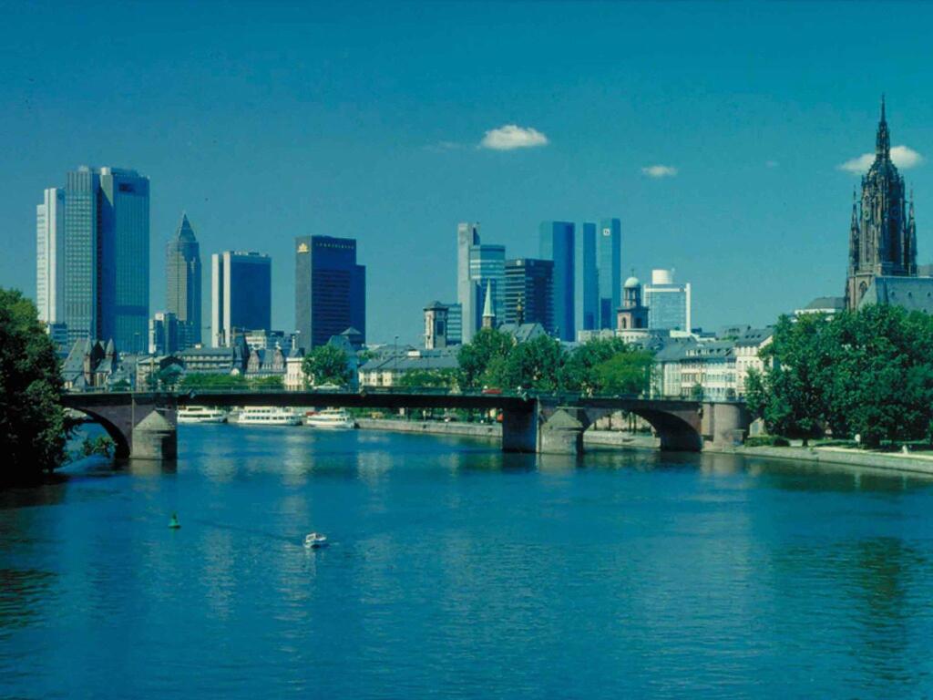 Frankfurt City Forest. Frankfurt City. Франкфурт бизнес центр.