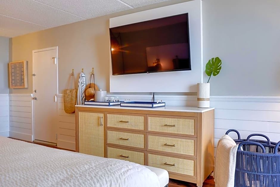Standard Quadruple room with city view Ashore Resort & Beach Club