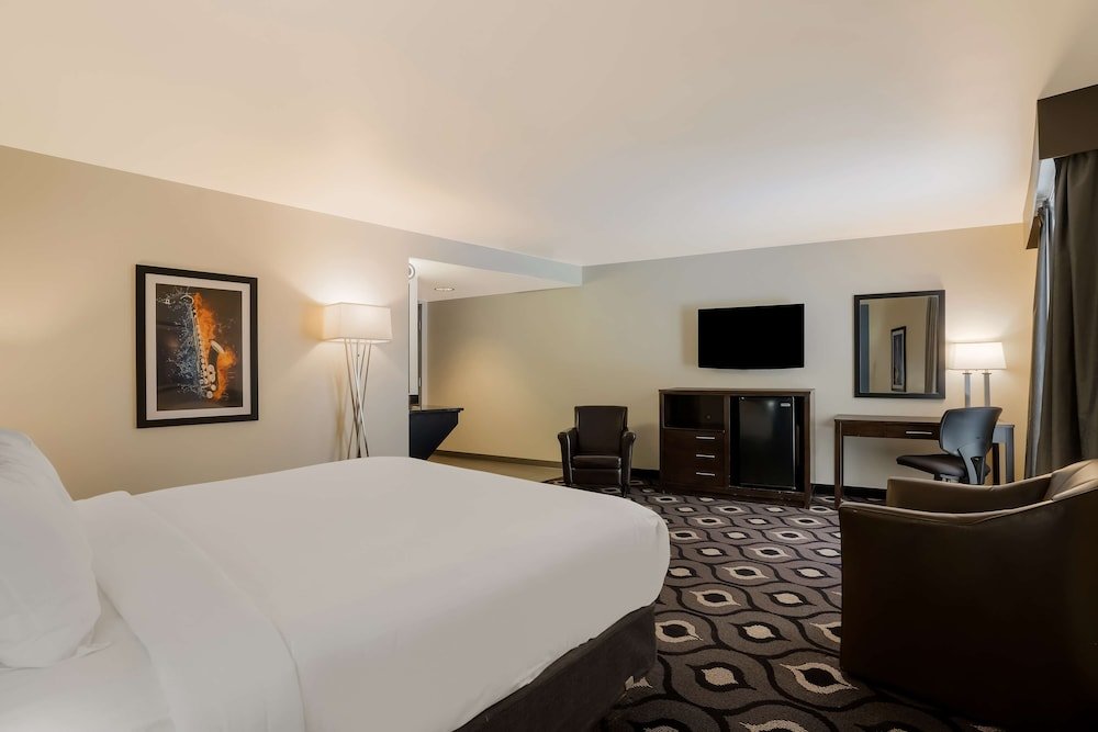 Четырёхместный номер Deluxe Grand Z Hotel Casino by Red Lion Hotels