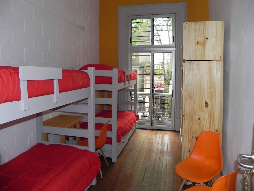 Кровать в общем номере (женский номер) с 3 комнатами Student’s Hostel