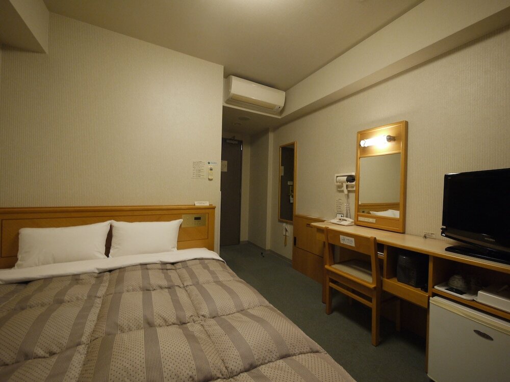 Кровать в общем номере (женский номер) Hotel Route-Inn Mikawa Inter