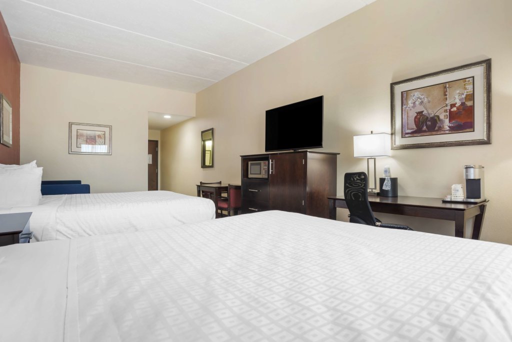 Четырёхместный номер Standard Best Western Plus Flowood Inn & Suites