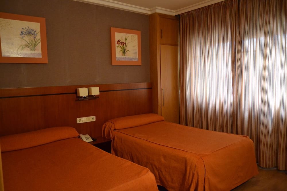 Трёхместный номер Standard Hotel HHB Pontevedra Confort