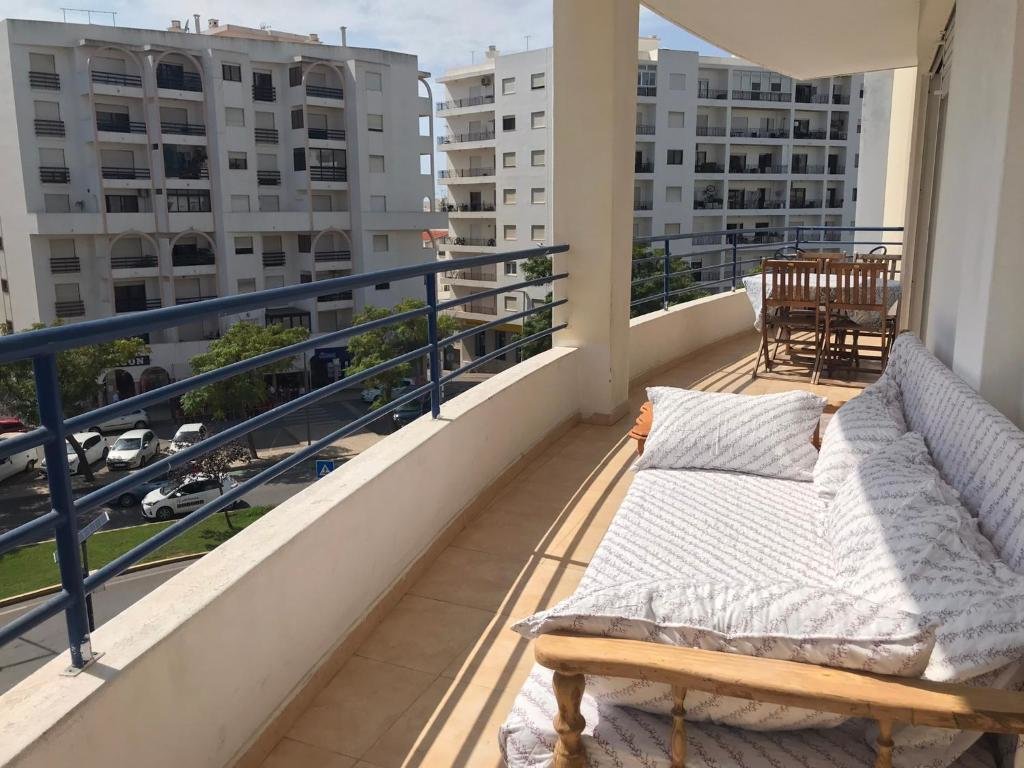 3 Bedrooms Apartment with balcony Rei Apartment