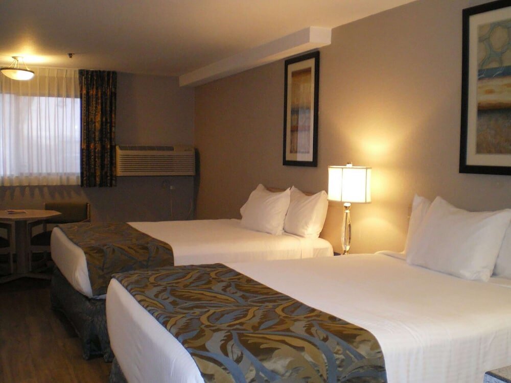 Четырёхместный номер Standard Shilo Inn Suites Hotel - Nampa Suites
