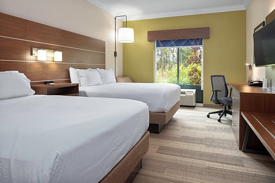 Четырёхместный номер Standard Holiday Inn Express & Suites Chihuahua Juventud, an IHG Hotel