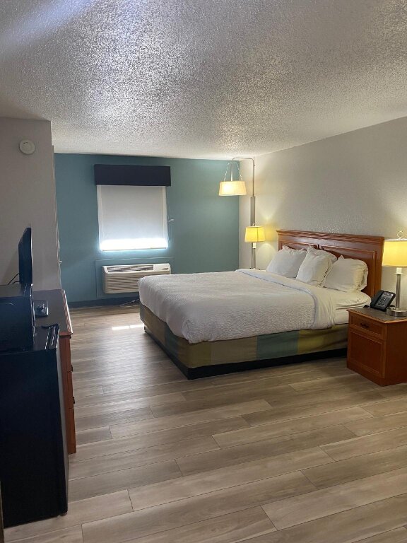 Deluxe Double room La Quinta Inn by Wyndham Columbus Airport Area