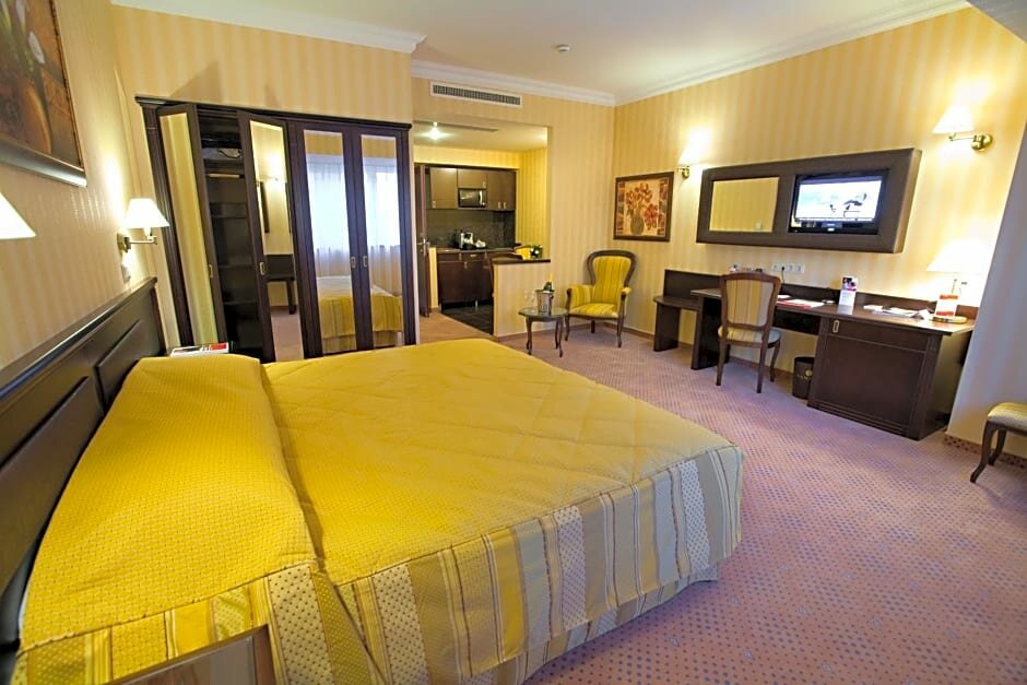 Estudio doble Ramada Hotel & Suites