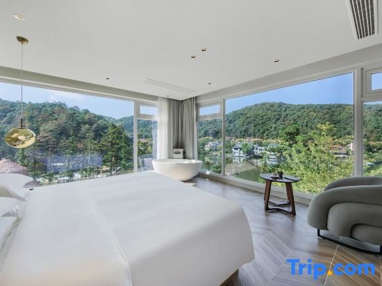 Suite 3 Zimmer mit Bergblick Moganshan sky swim Resort