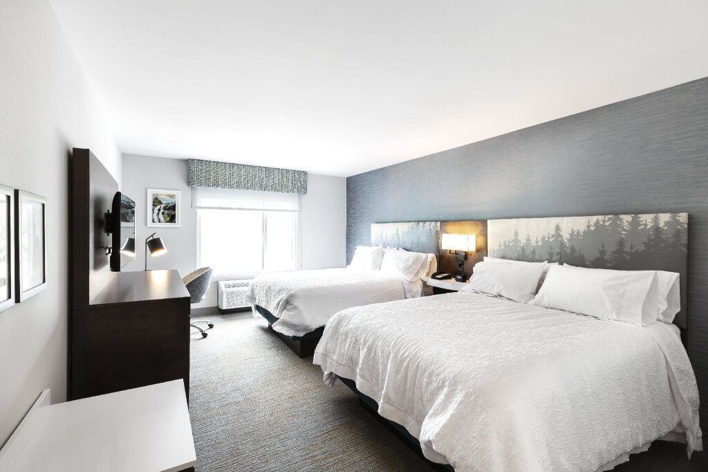 Standard Vierer Zimmer mit Stadtblick Hampton Inn & Suites by Hilton Quebec City Beauport