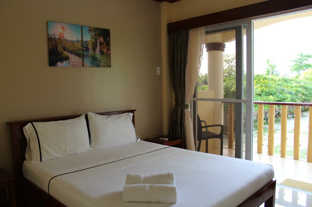 Superior room with balcony Malapascua Starlight Resort