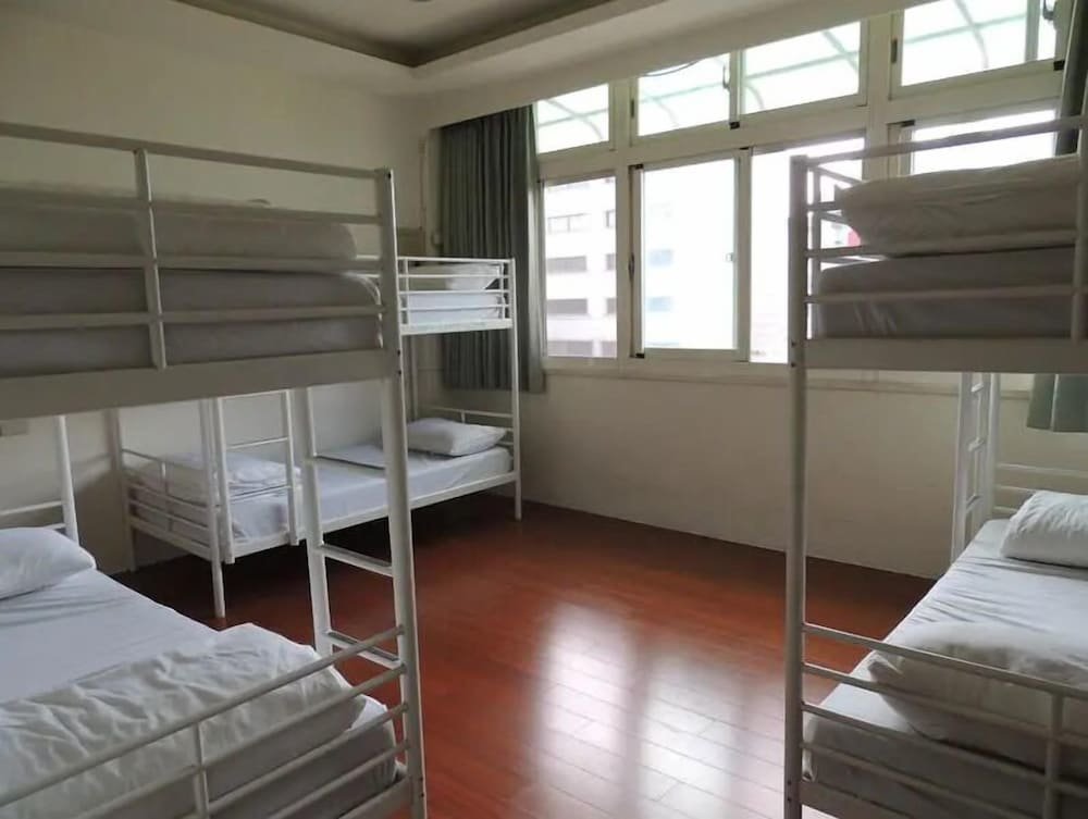 Кровать в общем номере Talking Taipei Backpackers Hostel