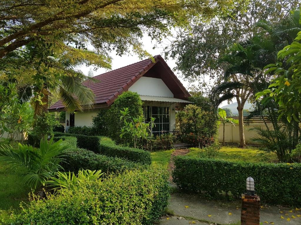 Бунгало с видом на сад The Hillside Pranburi Resort