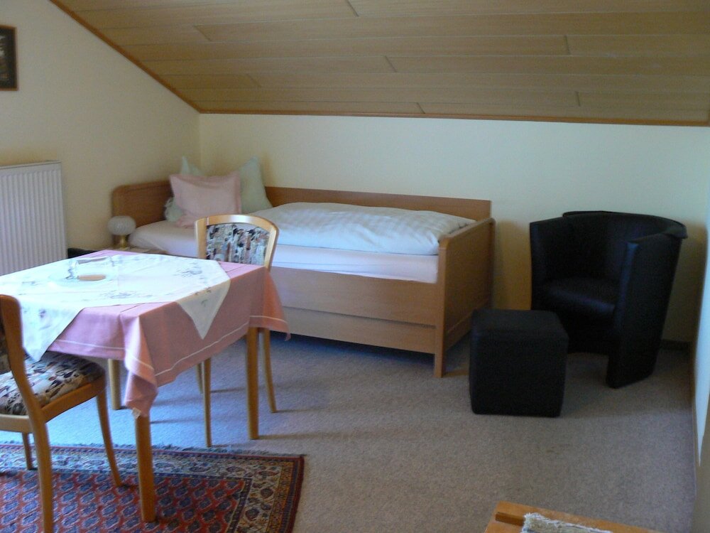 Standard Einzel Zimmer mit Balkon Pension Haus Evelyn & Haus Heidemarie