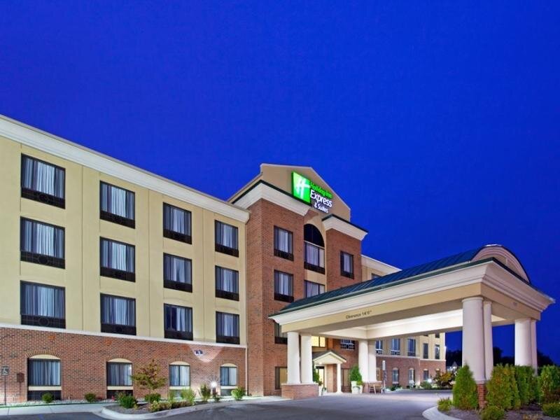Номер Superior Holiday Inn Express & Suites Monroe, an IHG Hotel