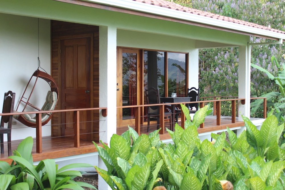 Confort bungalow avec balcon et Vue sur le lac La Ceiba Tree Lodge