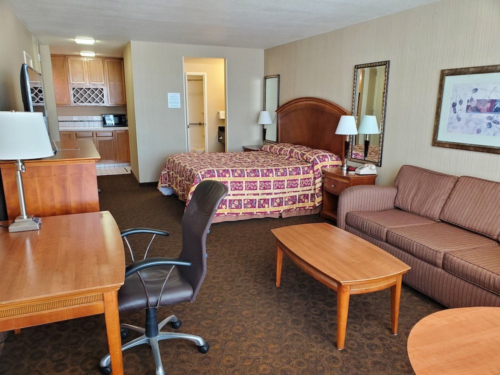 Presidential Double room with balcony Royal Pacific Motor Inn