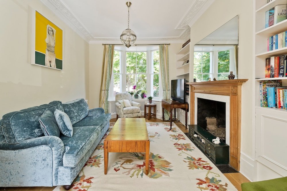 Hütte Spacious Family House With Garden Near Battersea Park by Underthedoormat