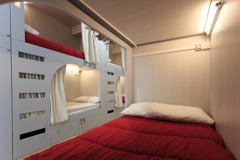 Кровать в общем номере Albergue de Pamplona-Iruñako