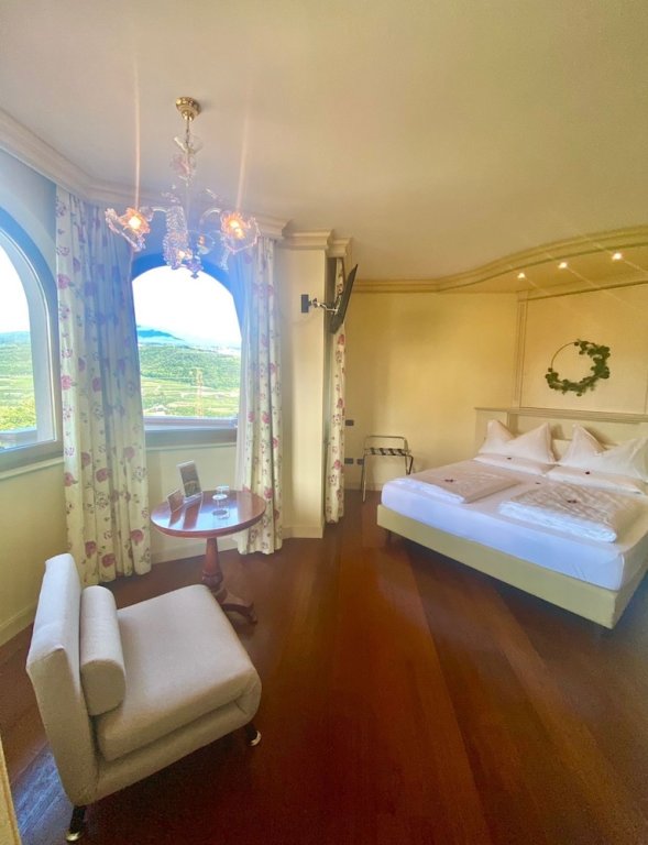 Standard Doppel Zimmer mit Bergblick Relais Villa Quercia