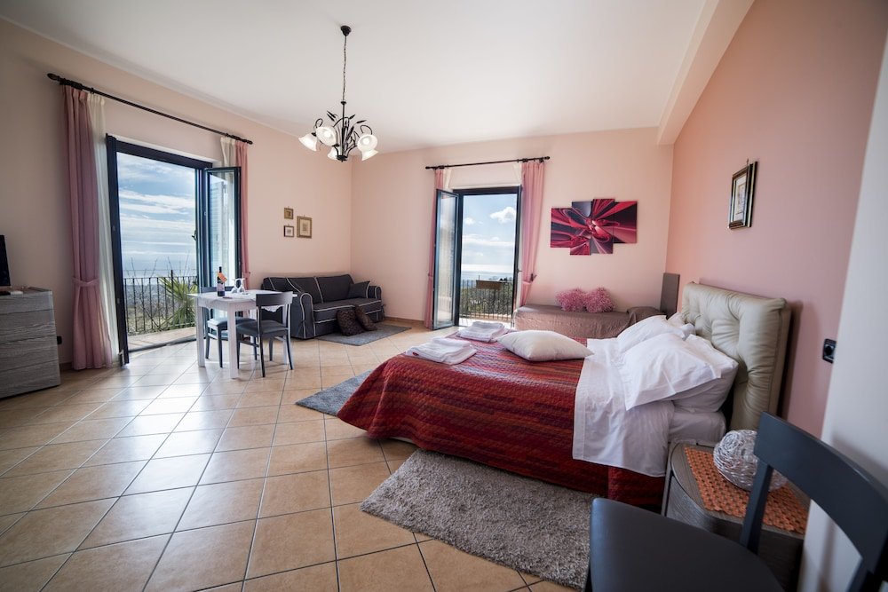 Superior Double room with balcony and with sea view B&B Dimora dell' Etna