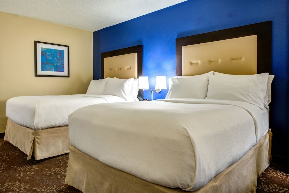 Standard Quadruple room Holiday Inn Indianapolis North-Carmel, an IHG Hotel