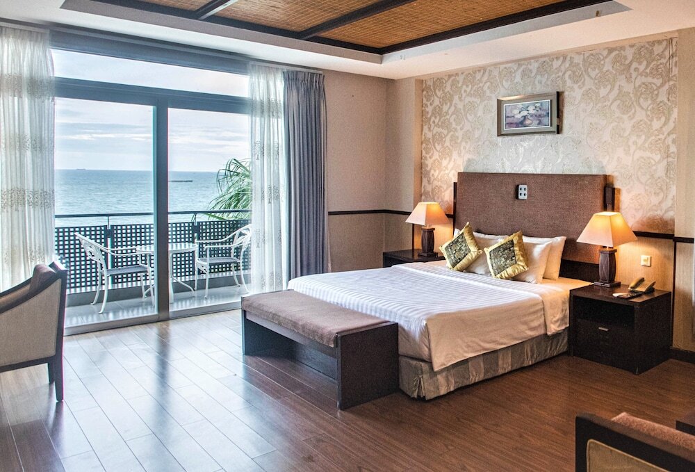 Люкс с балконом Seaside Resort Vung Tau