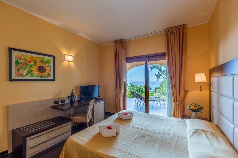 Habitación triple Estándar con balcón y con vista al mar Hotel Cannamele Resort