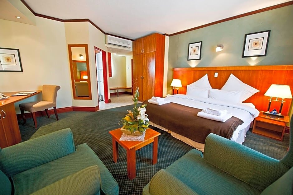 Standard Zimmer Protea Hotel