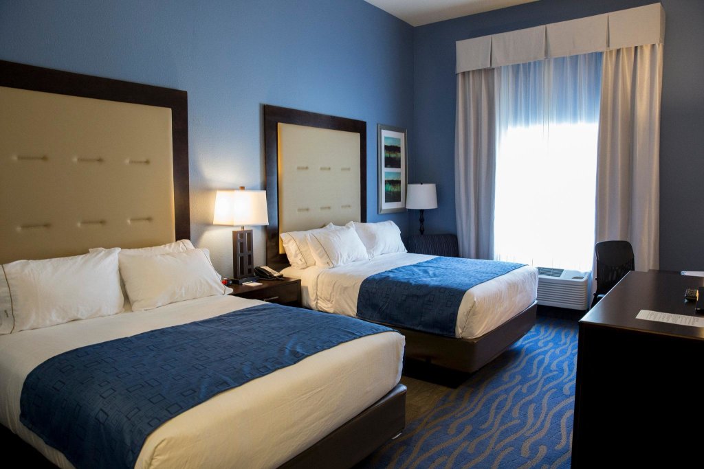 Двухместный номер Standard Holiday Inn Express and Suites Edwardsville, an IHG Hotel