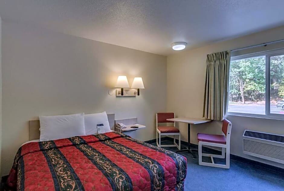 Standard Double room Motel 6-Spokane, WA - West