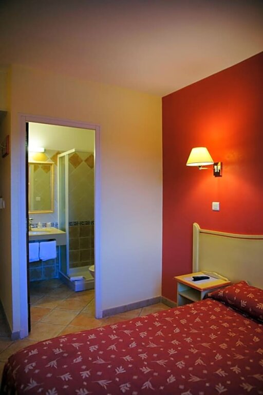 Номер Comfort LOGIS HOTEL & RESTAURANT L'ETAPE Bouc Bel Air - Gardanne