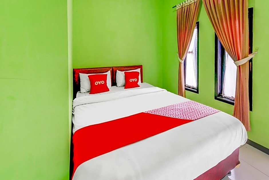 Deluxe room Indah Savana Hotel Mitra RedDoorz