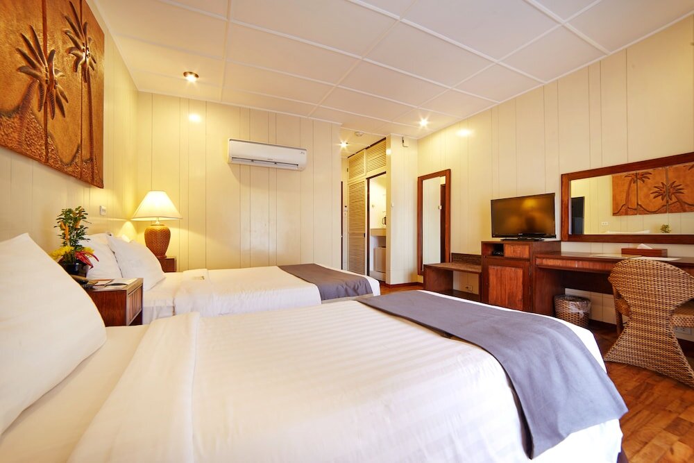 Номер Deluxe с балконом Cebu White Sands Resort and Spa