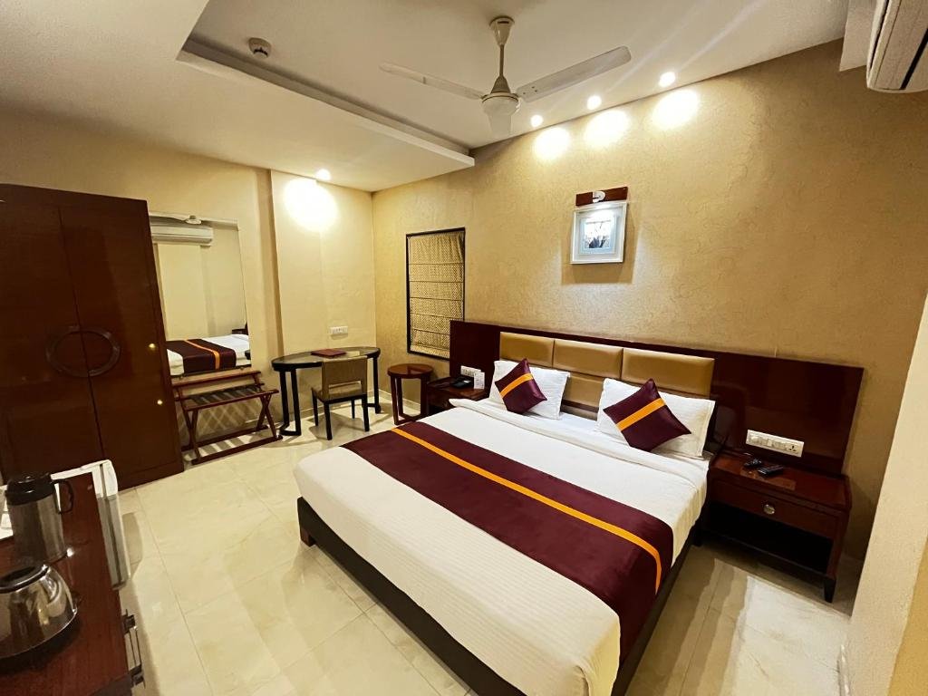 Deluxe Double room Raghu Mahal Hotel