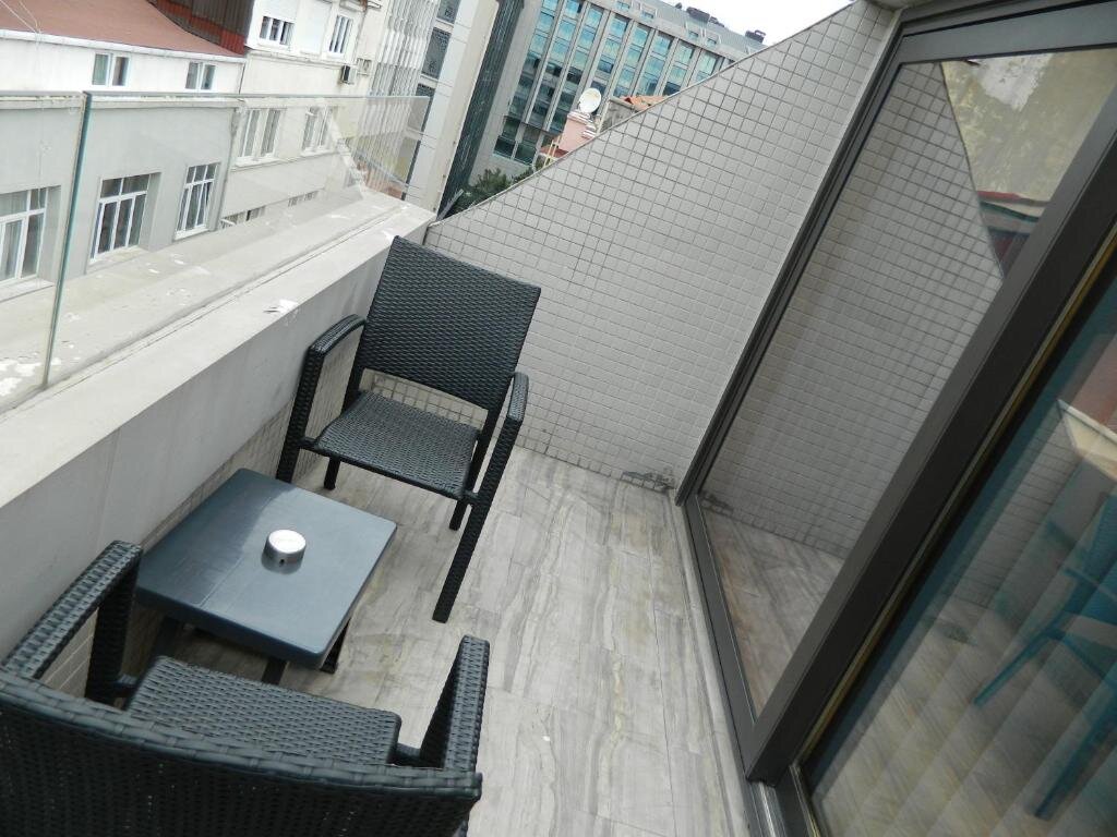 Двухместный номер Deluxe с балконом Inncity Hotel Nisantasi
