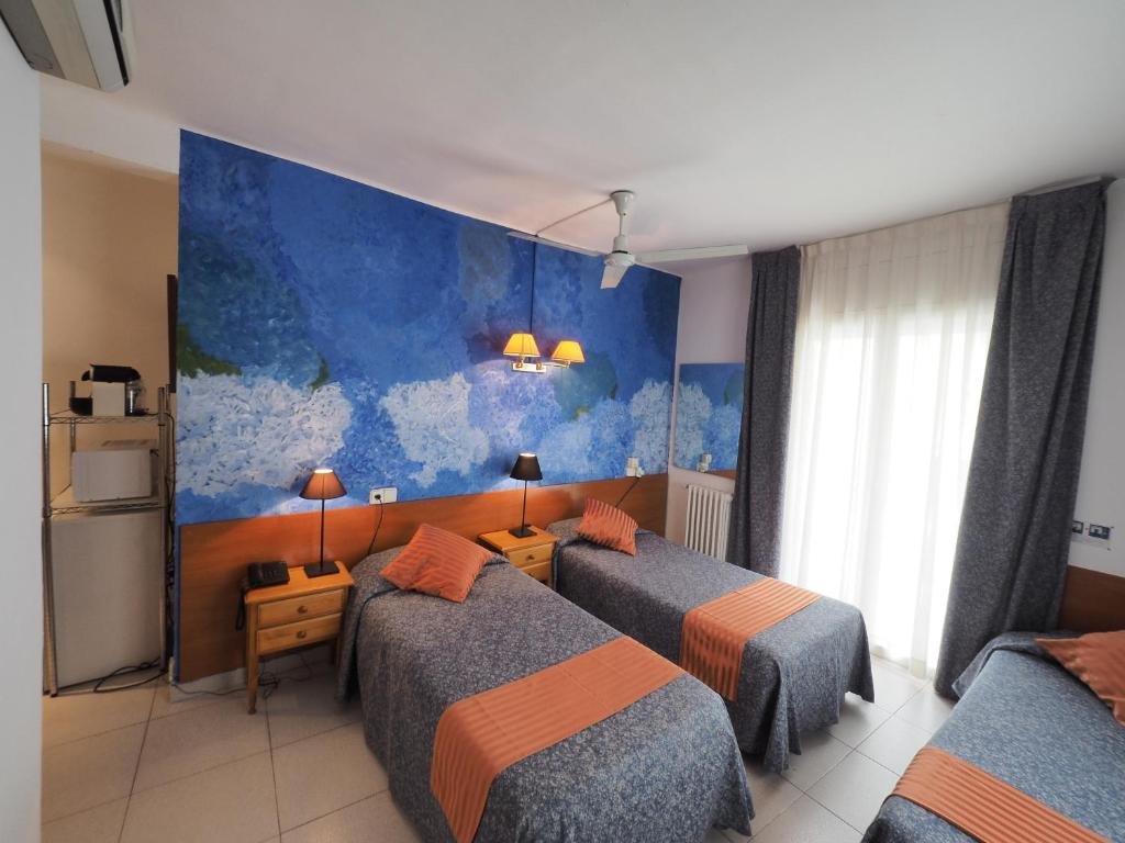 Standard Dreier Zimmer Hotel Montserrat