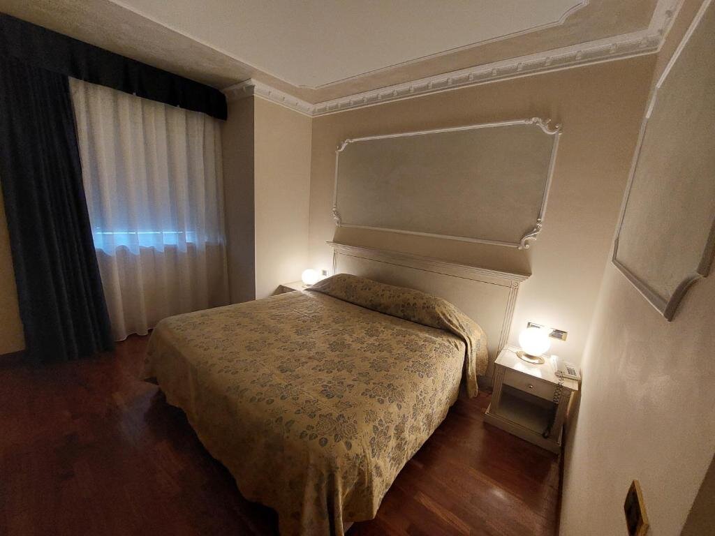 Deluxe Quadruple room Hotel Villa Medici