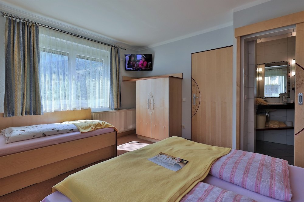 2 Bedrooms Apartment with balcony Hotel-Garni Zerza