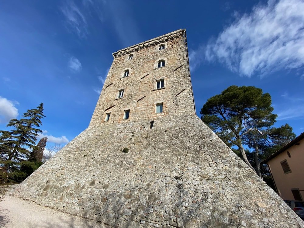 Hütte Torre Fortunata Splendidly Restored Medieval Tower Near Todi in Umbria