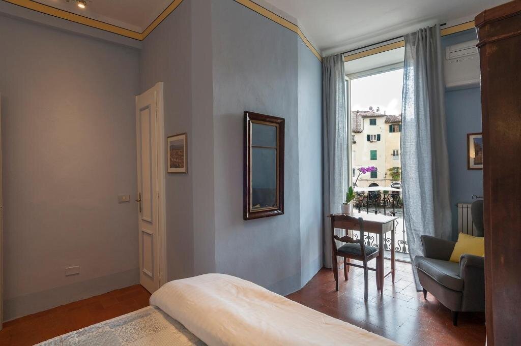 Standard Double room with balcony B&B Arena di Lucca