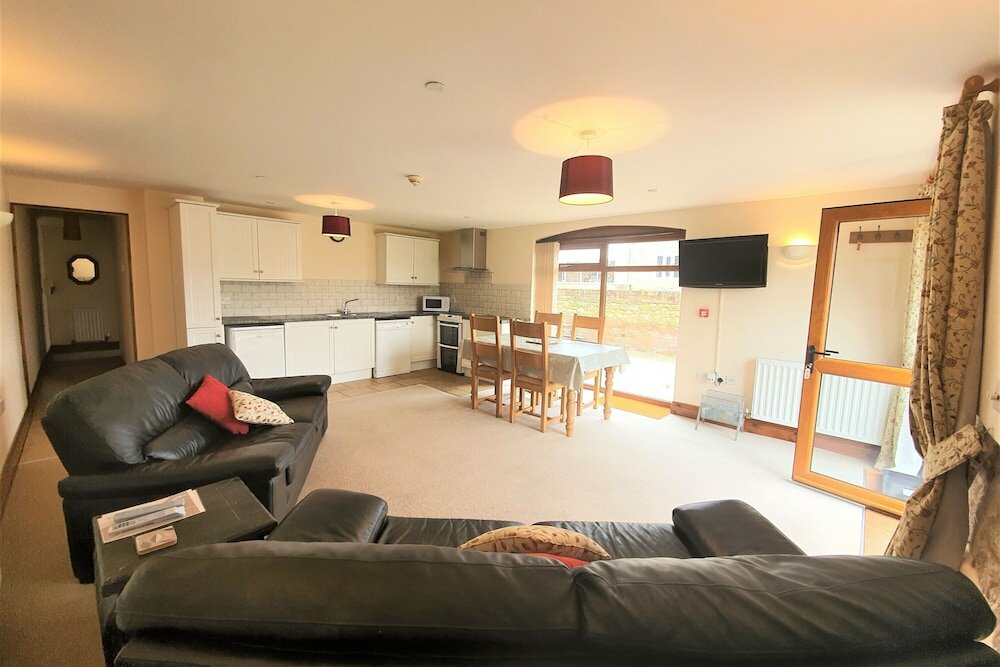 Apartment The Victorian Barn, Self-Catering Holidays with Pool and Hot Tubs, Dorset