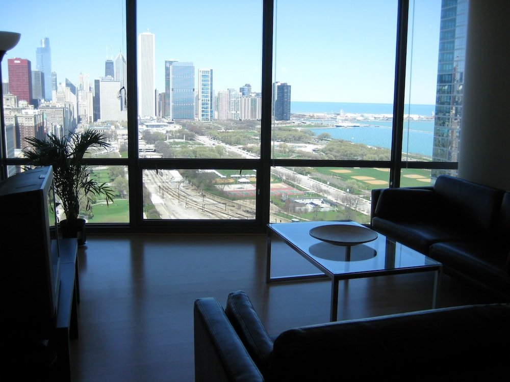 Suite Chicago Downtown Condo - Michigan Ave Suite ID 14-15