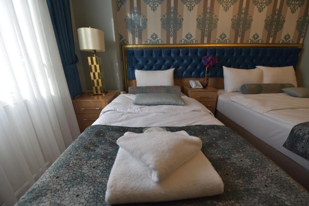 Standard Vierer Zimmer mit Balkon İsta Golden Palace Hotel