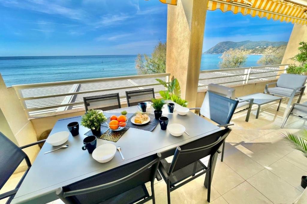Apartment Magnificent 82m With Terrace And In Front Of Sea