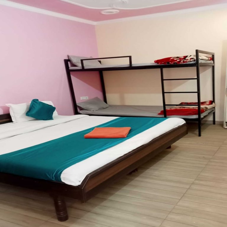 Deluxe Quadruple room Triple one Hostels and Hotels